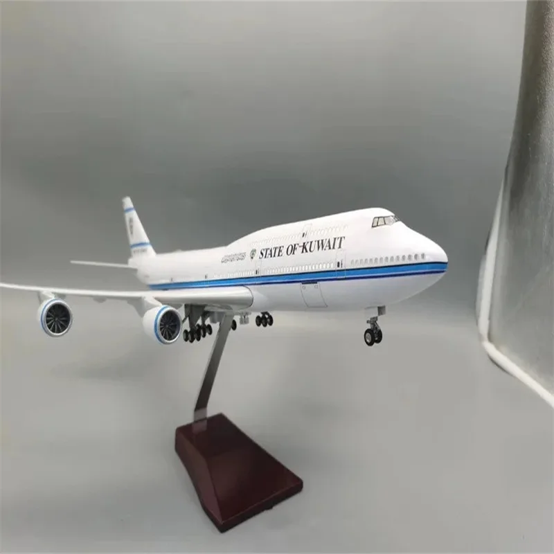 1:150 Scale Model Airplane B747 Kuwaiti aircraft model 747 Planes Model Kits Display Diecast Airplane Model for Adults with LED