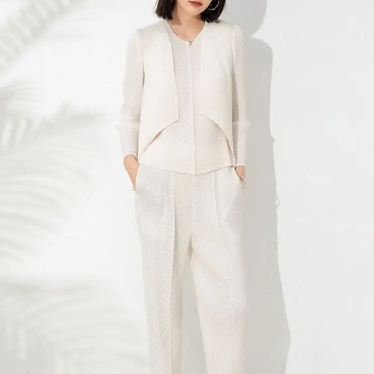 Miyake Fashion Suit Women 2023 Autumn New Style Small Fragrance Design Wave Pleated Small Jacket Straight Pants Three-piece Suit