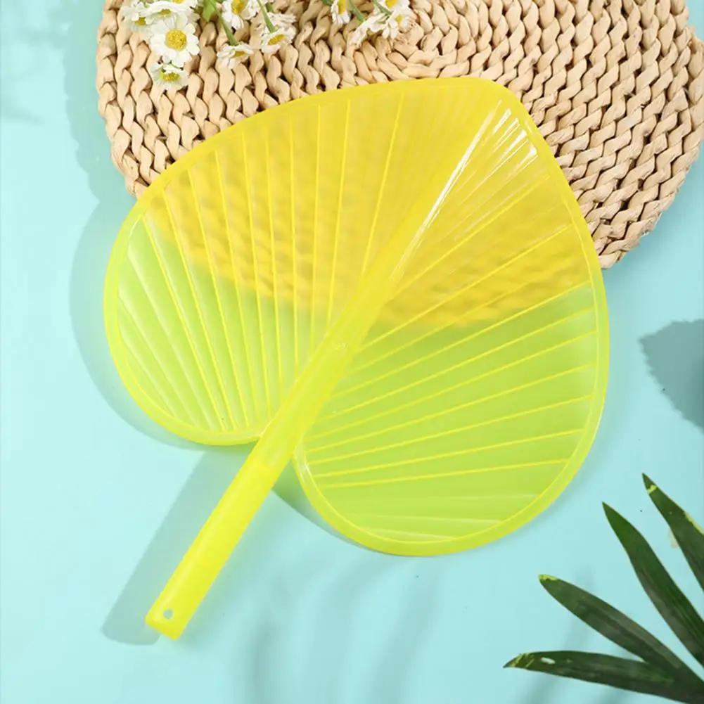 Time-saving Party Accessory Vintage Chinese Plastic Hand Shake Fans for Wedding Party Decor Artificial Cattail Leaf Palm Leaf