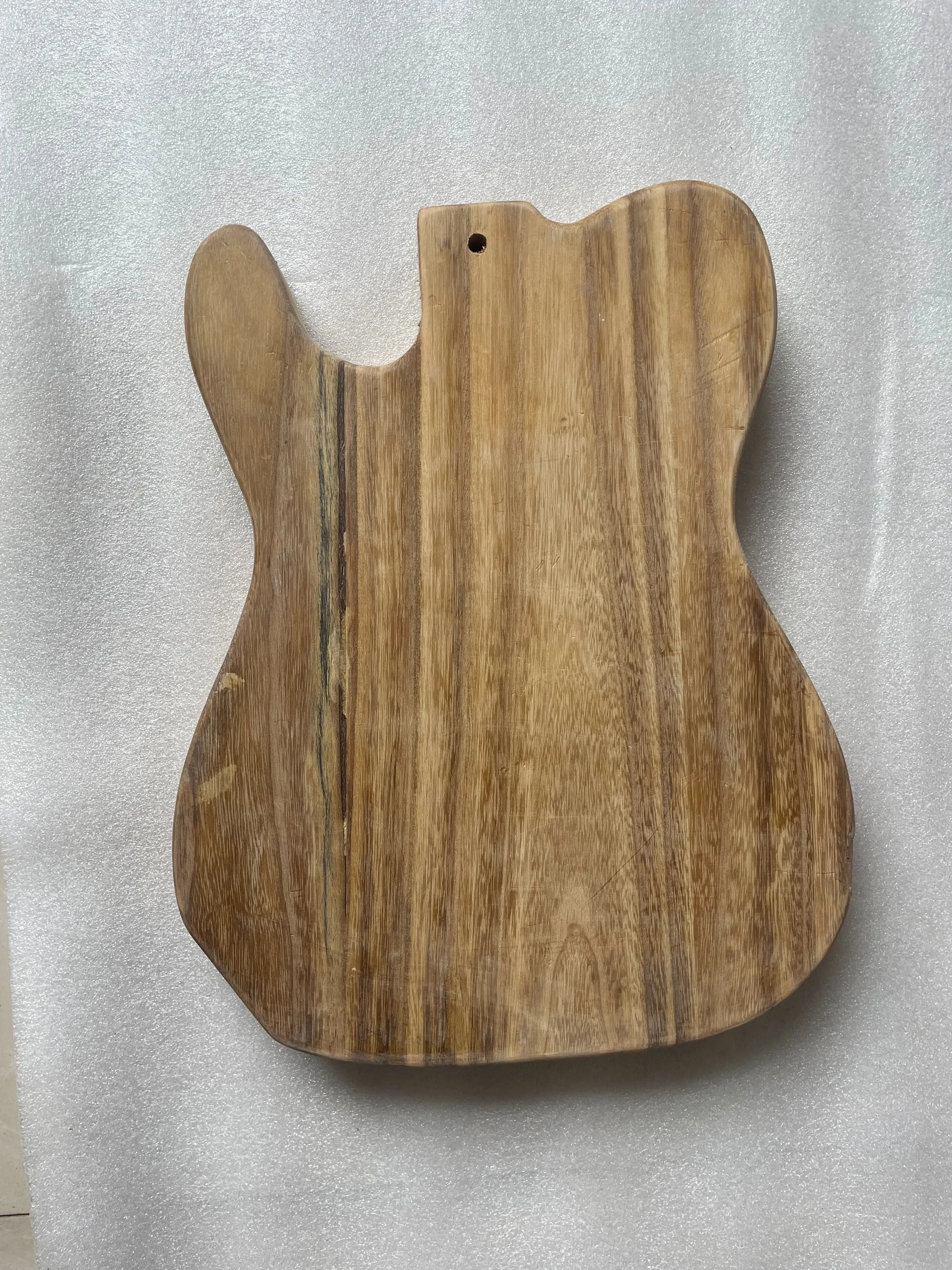 Unfinished Piulownia Wooden Barrel, Water Wave Maple Veneer, Beautiful T-Style Electric Guitar Body, Unfinished