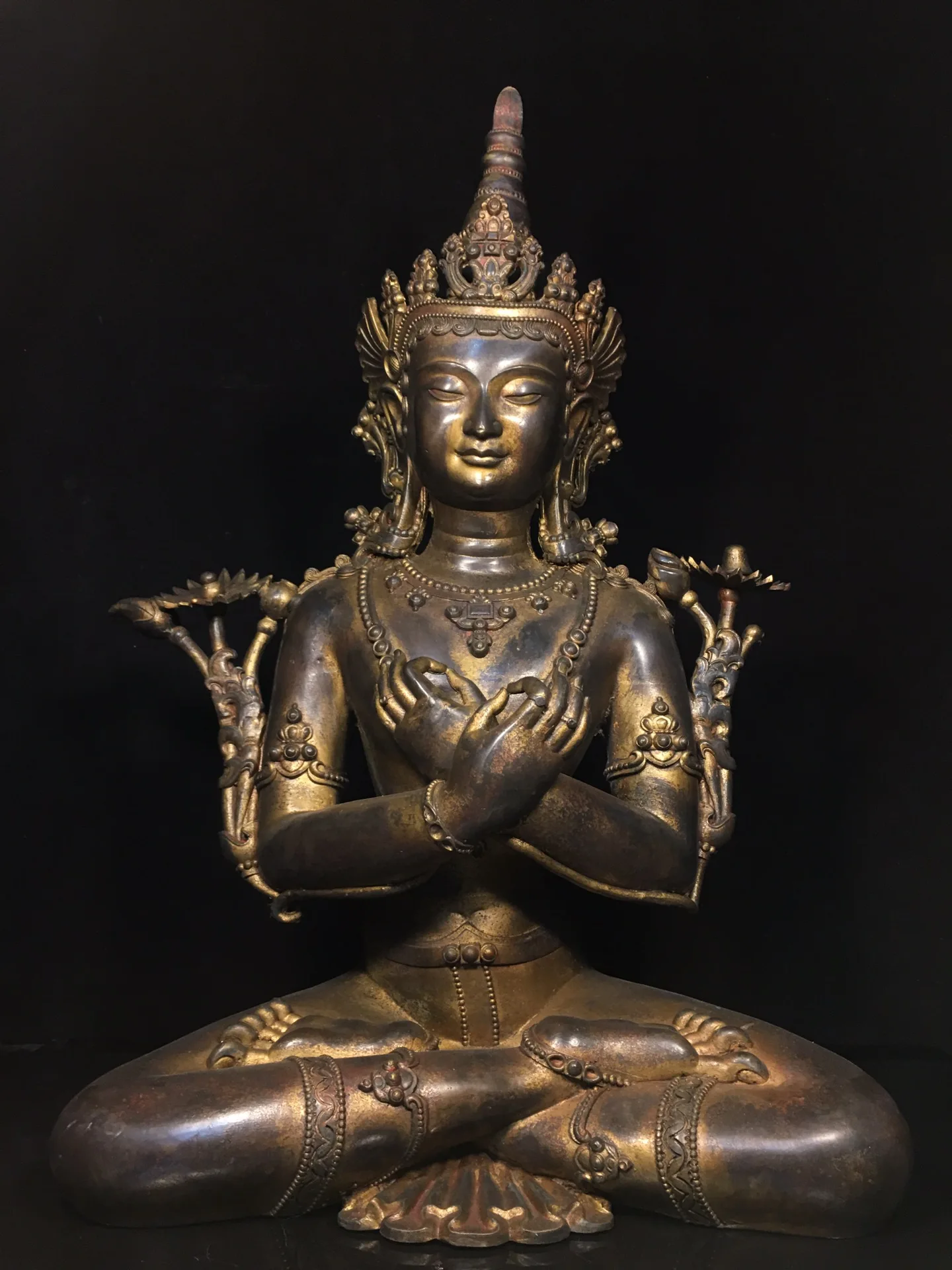 

Старый бронзовый позолоченный киноварь Грязевое золото Мастер Конг Будда Ваджradhara сидящий Будда Амитабха Будда Зал поклонения Таунский дом