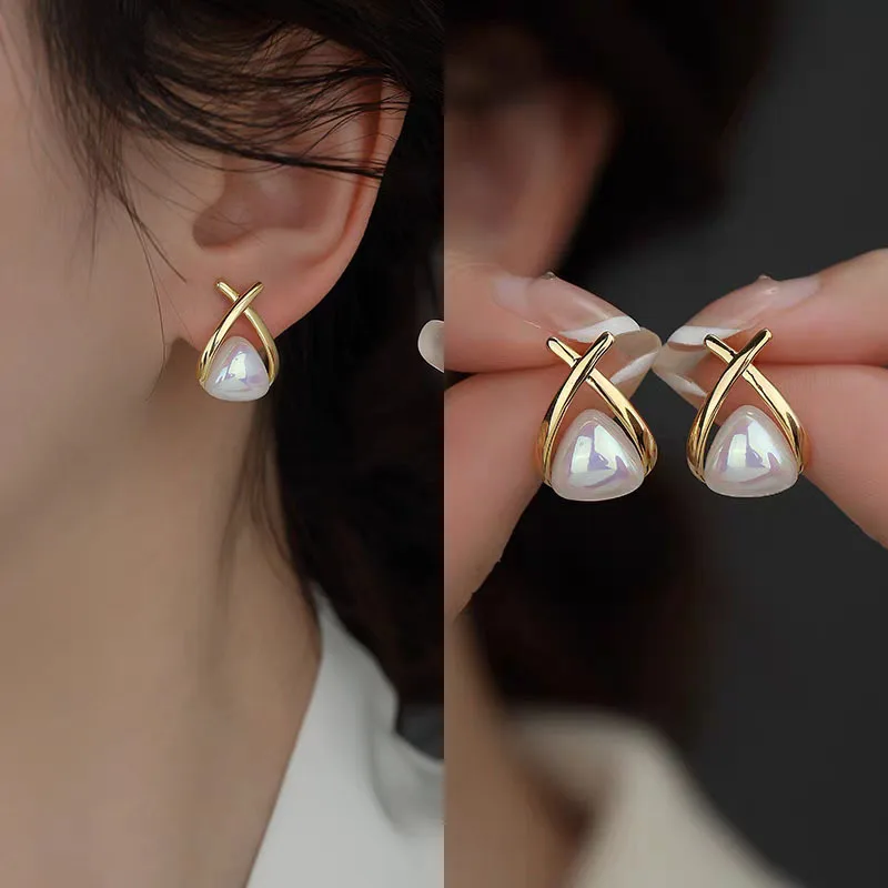 

Female Korean fashion explosion light luxury earrings stud earrings