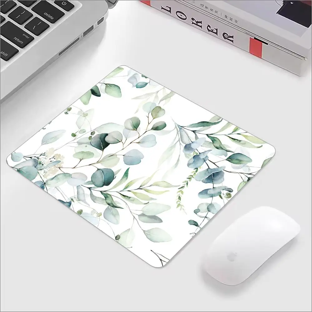 لوحة ماوس بأوراق النباتات الخضراء، حصيرة مكتبية صغيرة للألعاب، ملحقات مكتب الألعاب المربعة، لوحة ماوس مطاطية، سجاد طاولة عالي الدقة