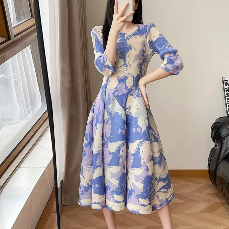 

Плиссированное платье Miyake 2026: Новинка, с длинным рукавом, с эффектом утяжки талии, синее, А-силуэт, для отпуска и путешествий, драпированное, эластичное, женское