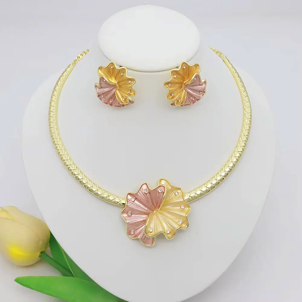 New Charming Flower Shape Women Jewelry Set  Fashion Design 18k Gold Plated Two Tone Flower Pendant Necklace Earrings Party Gift
