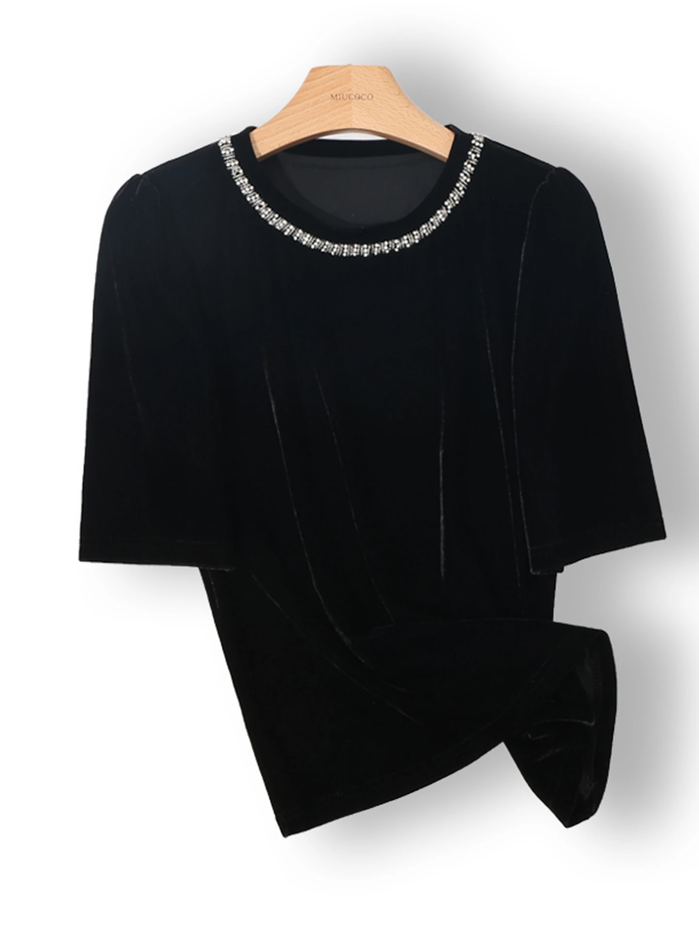 

Heavy weight nail bead collar with diamond studded top design, velvet t-shirt, western-style base shirt trend - fashionable youn