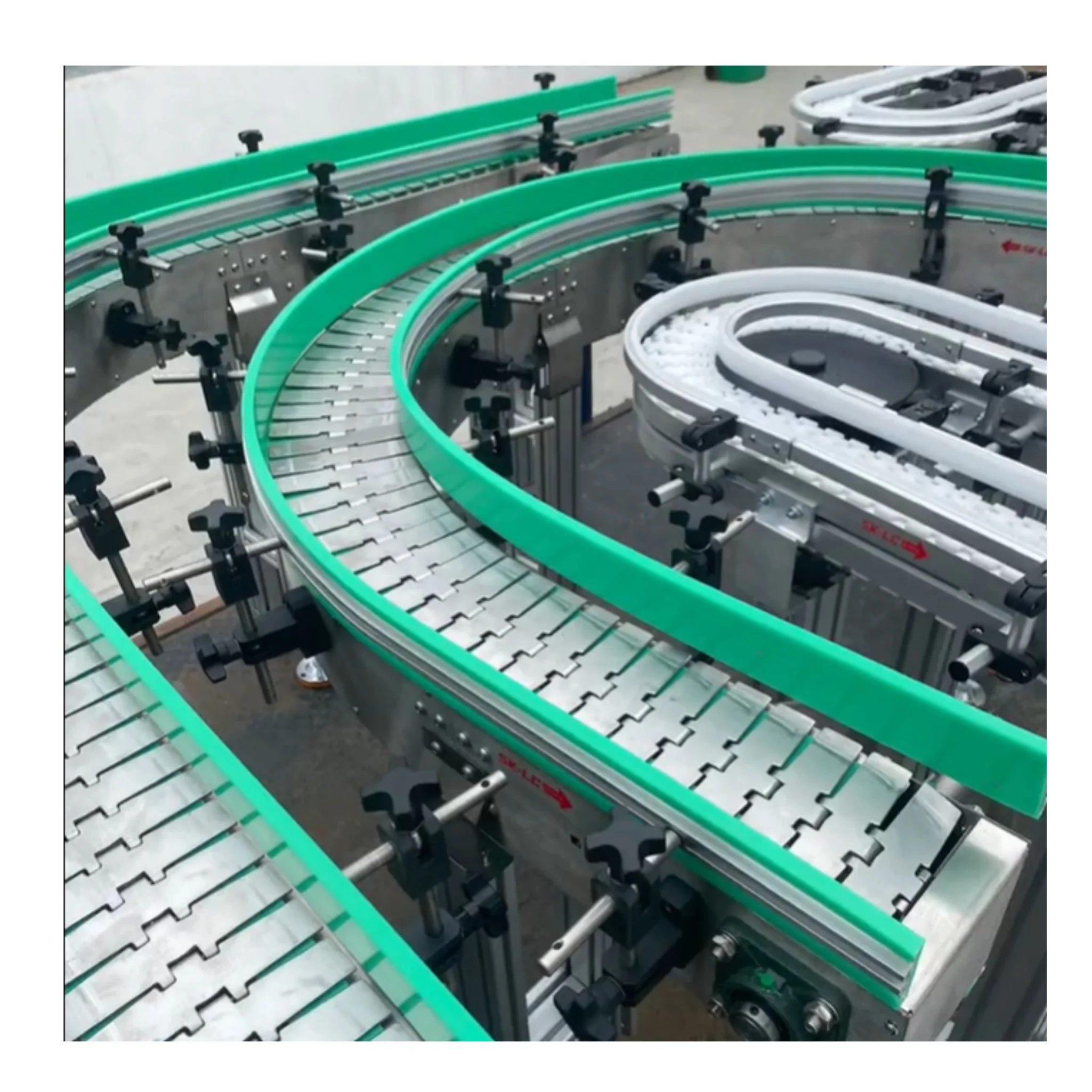 Flat Top Chain Conveyor System | Plastic / SS Modular Chain Plate Conveyor for Food, Beverage, Packaging