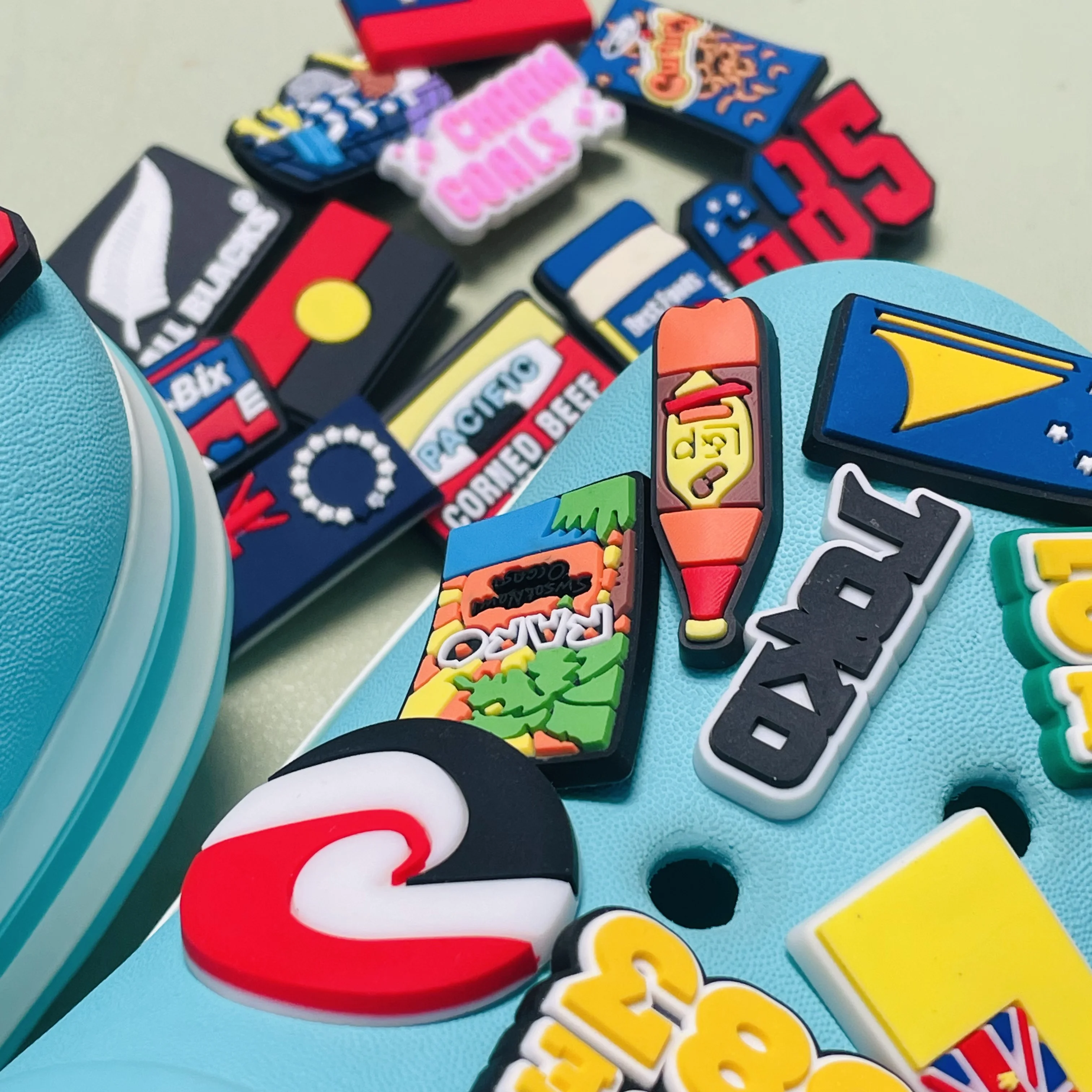 1-30PCS PVC Shoe Charms Flag Feather Drink Beef Buckle Clog Fit Wristbands Garden Sandals Shoes Ornaments Accessories Kid Gift