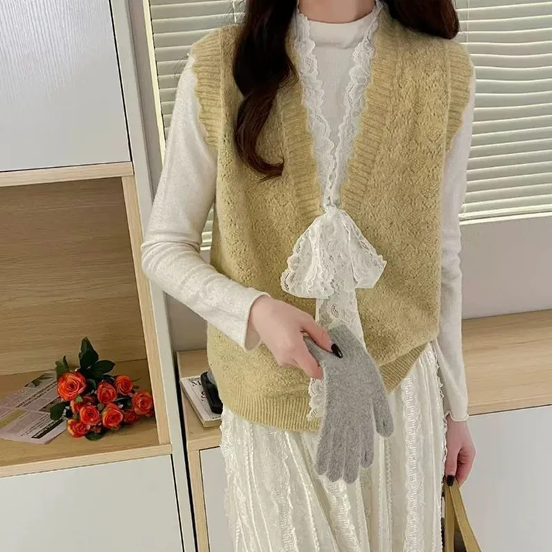 

2026 Spring Autumn V-neck Sleeveless Cardigan Woman Lace Bow Knitted Vest Female Korean Fashion Loose All-match Short Waistcoat