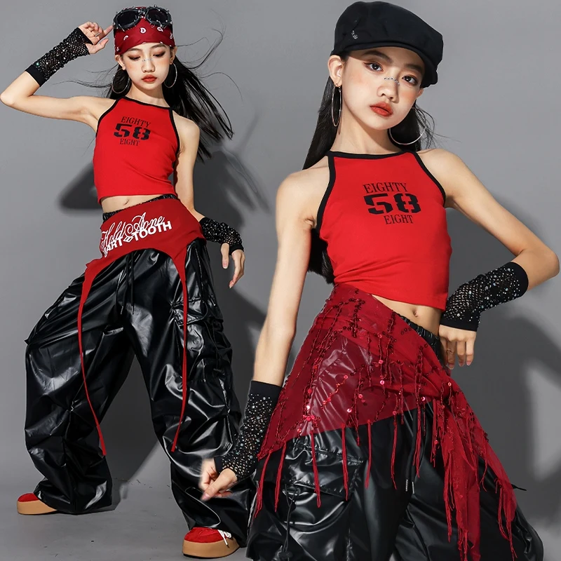 ヒップホップダンスコスチューム KPOPステージ衣装 ガールズ レッドタンクトップ ブラックヒップ HPトラウザーズ キッズ トレンドスーツ ジャズパフォーマンスウェア AMY2402