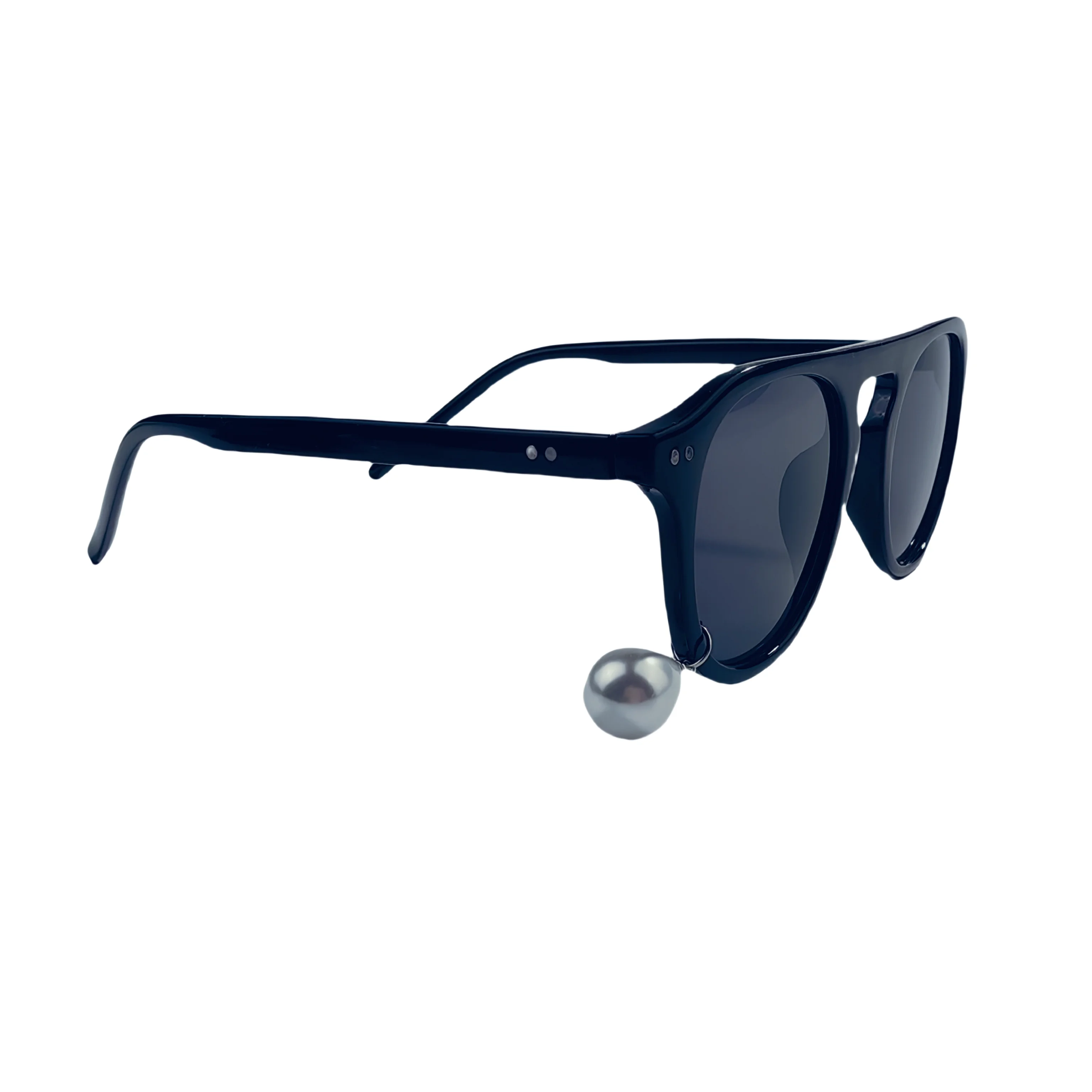2025 New Fashion Pearl Pendant Sunglasses for Men Women Trendy Street Style Accessory UV400 Protection Statement Eyewear