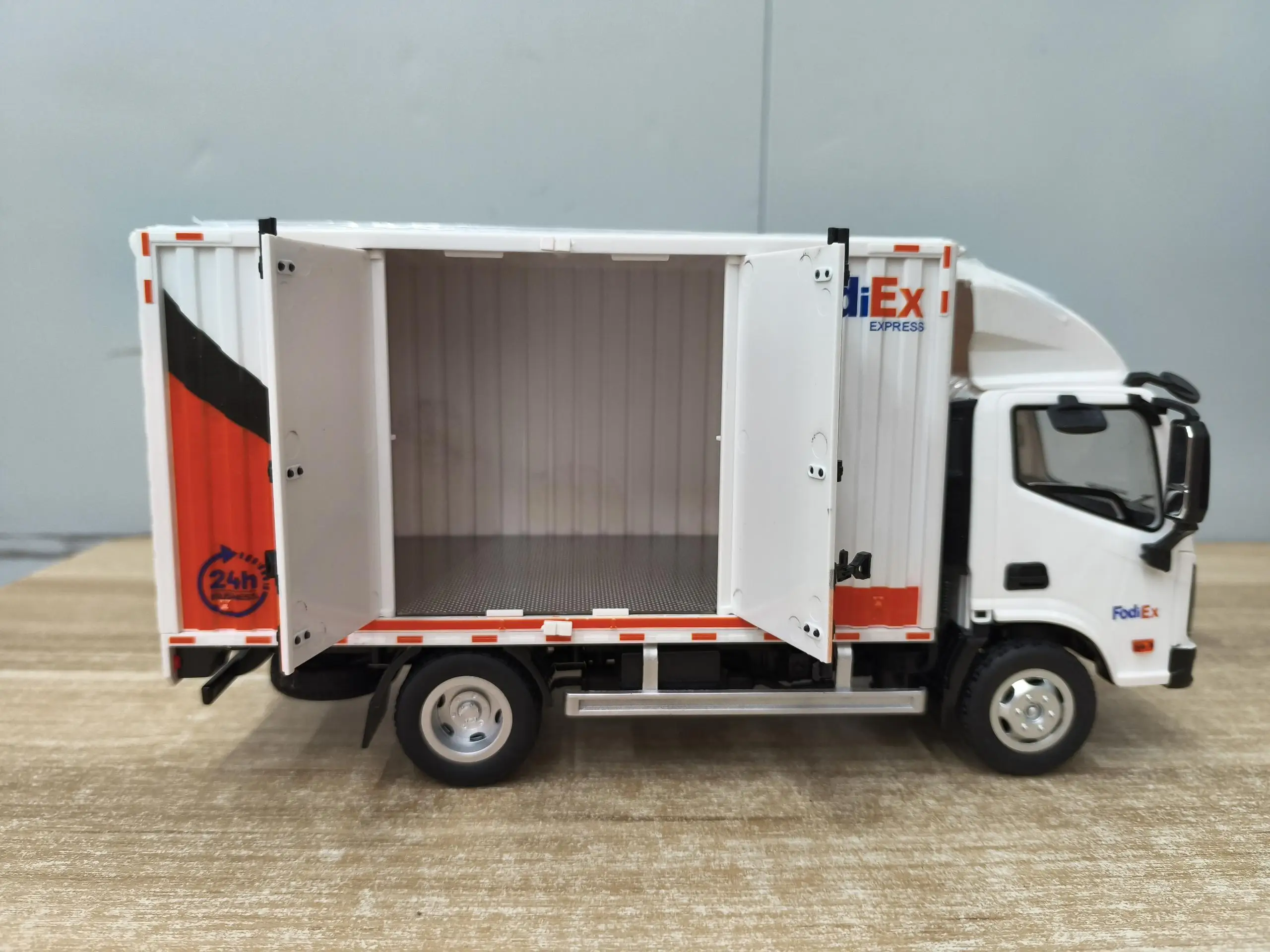 2025 Huina 524 Truck Express Model 1:18 12 Channel Semi Alloy Remote Control Car Boy Toy Gift Rc Car