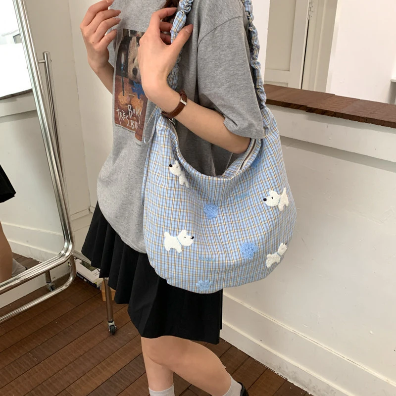 

Unique cartoon floral embroidered fabric bag for women2026New Commuting Tote Bag Versatile Casual Crossbody Bag