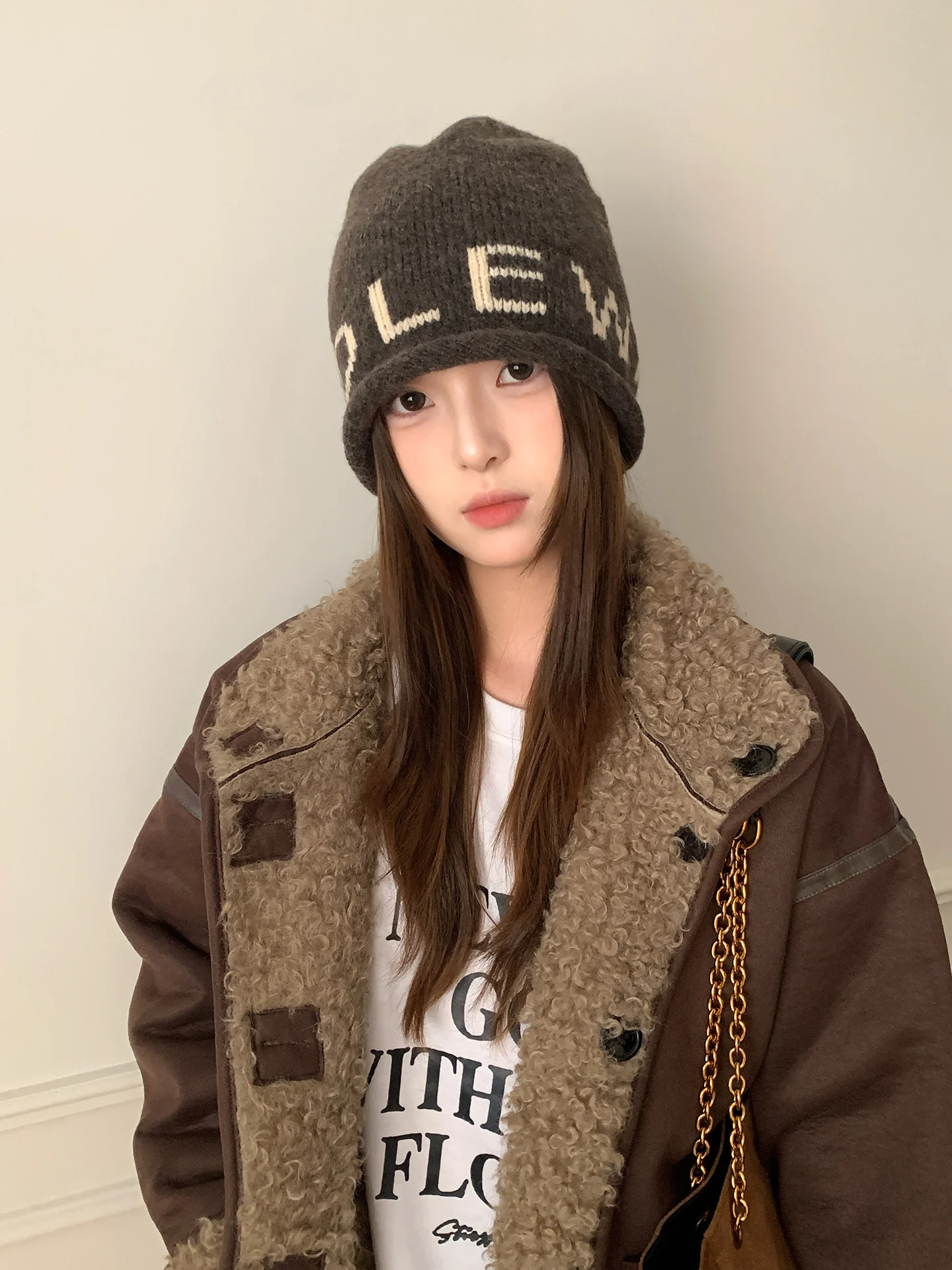Korean Version Of The Minority Rolled Edge Alphabet Knitted Cold Hat For Women In Autumn And Winter A Pile Of Hats With Persona