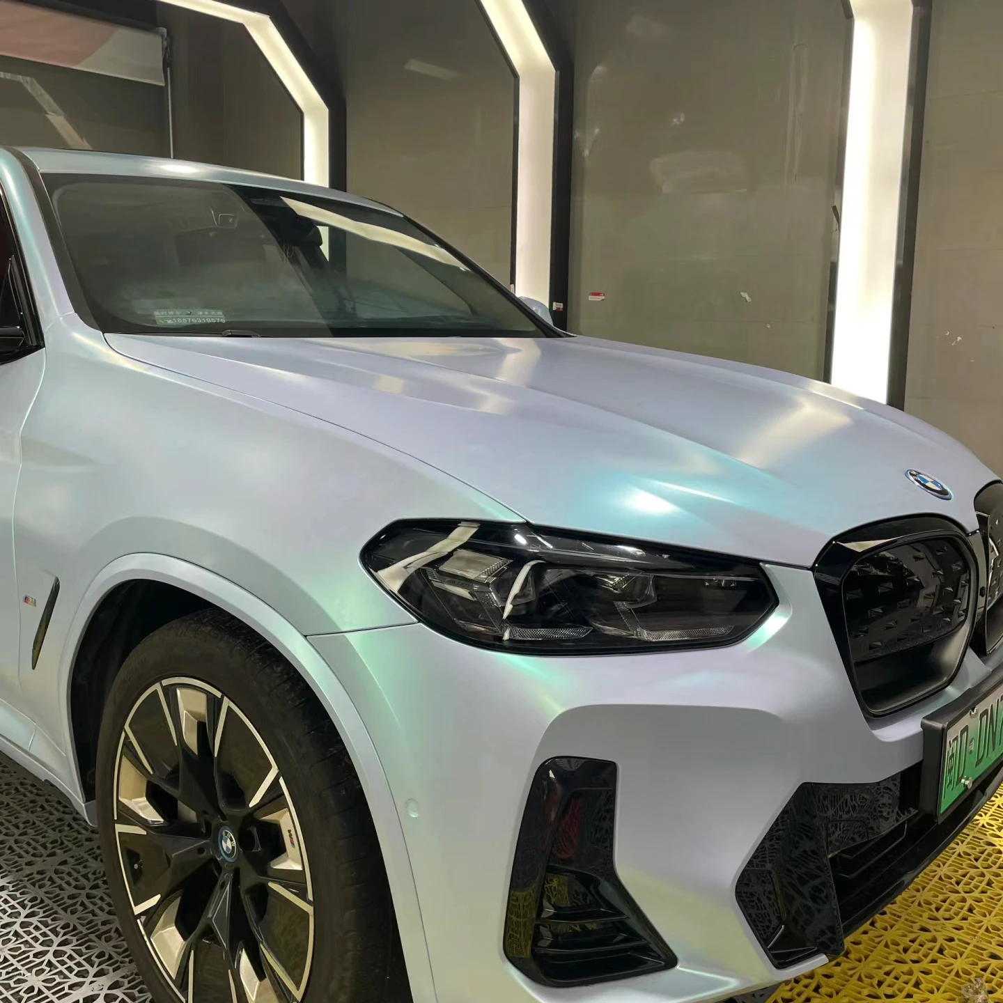 

Metallic Vinyl Car Wrap Film with Air Release System PET Liner Popular Designs Auto Customizing Decal Wrap Film