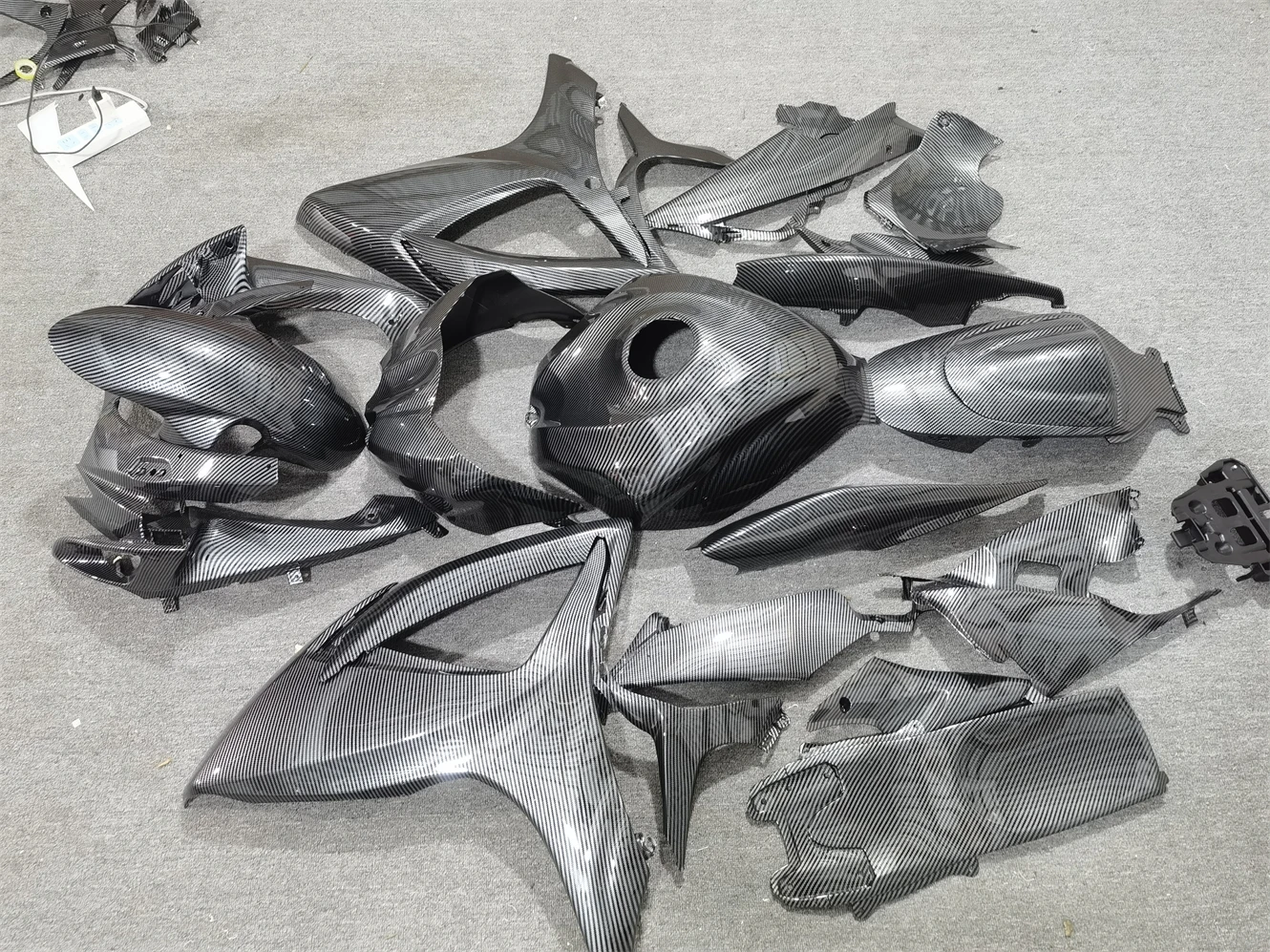 The motorcycle fairing is suitable for GSXR600 2006 2007 GSXR750 06 07 K6 body fairing carbon fiber painted motorcycle shell