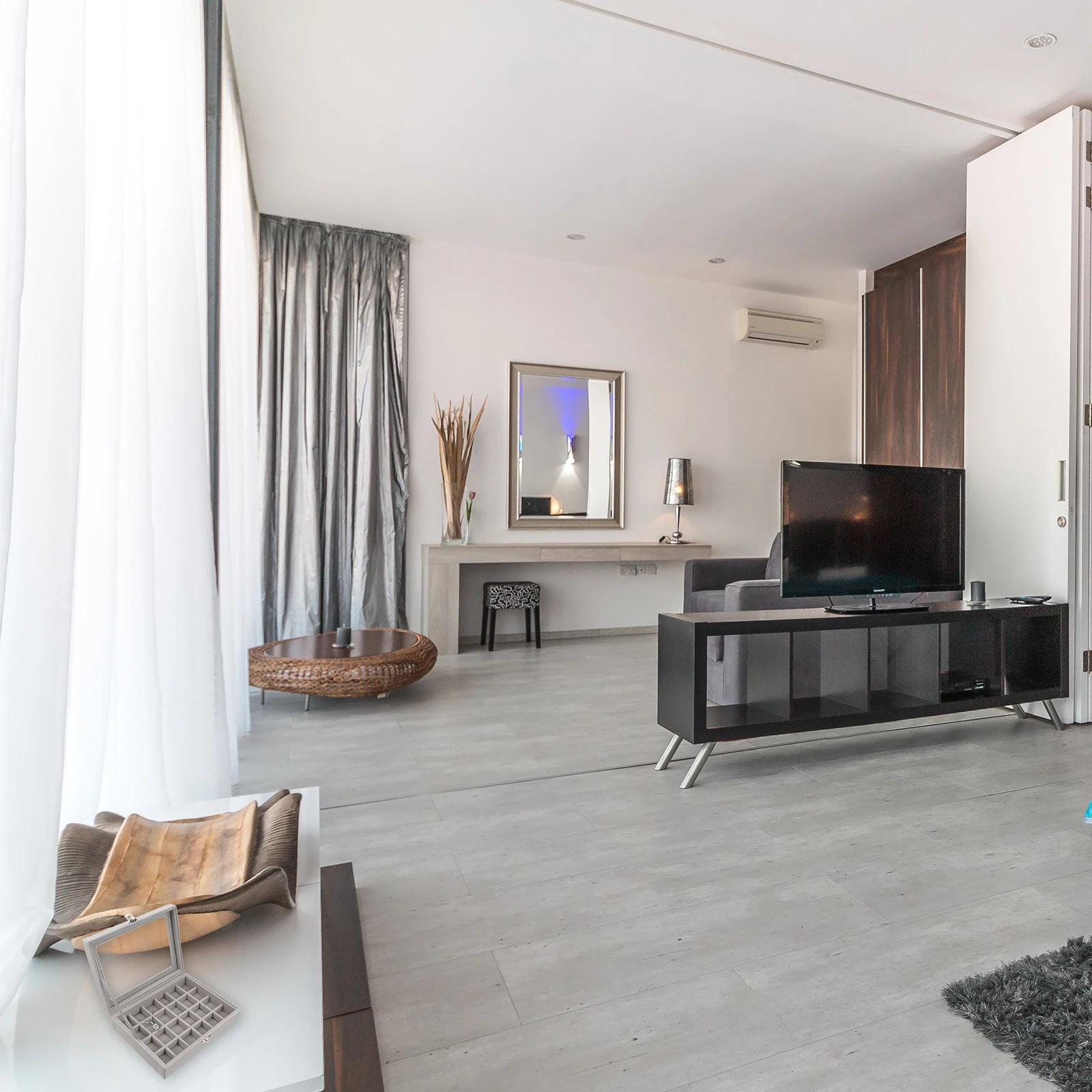 

1Pcs Jewelry Box Compact Jewelry Organizer Long-Lasting Material for Earrings Rings Necklace Bracelet Display Earring Box