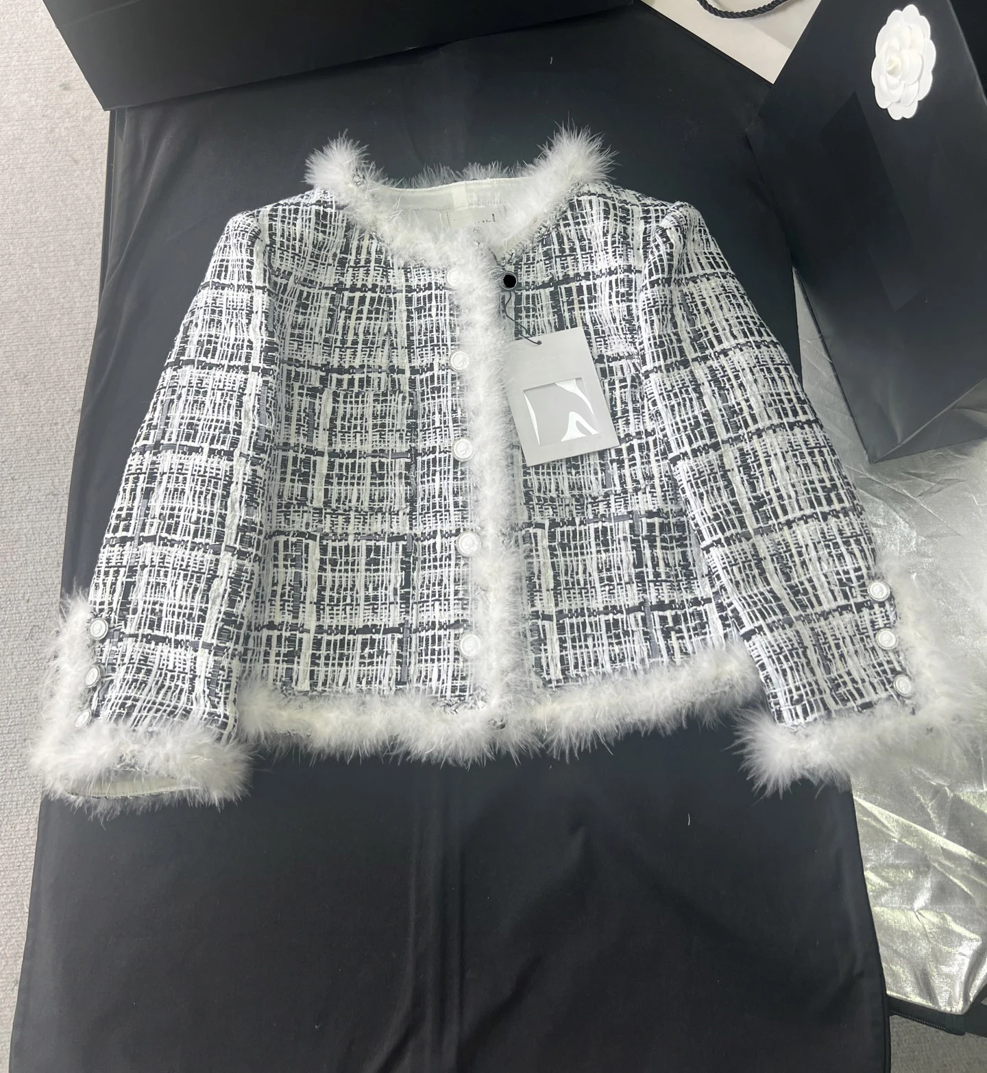 

Элитный бренд: Женский шерстяной жакет и шорты с шелковой подкладкой, высокое качество, как на показе, можно заказать на заказ.