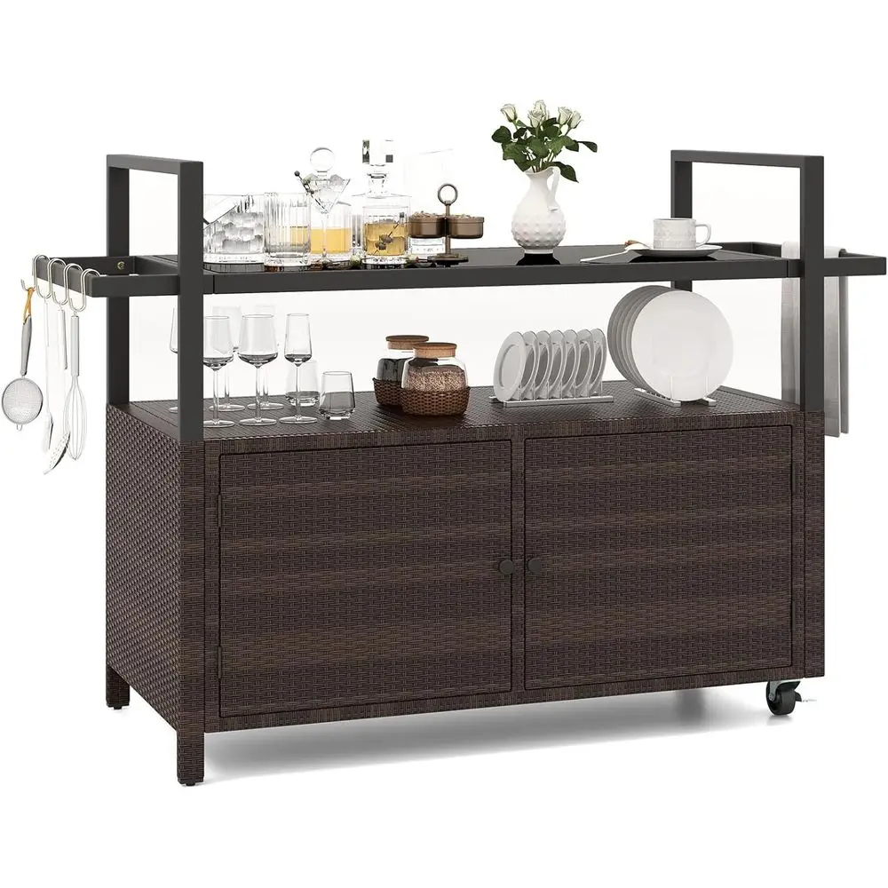 

Передвижная плетеная тележка-бар для улицы со стеклянной столешницей, отсеком для хранения и 8 крючками для патио, сада, зоны у бассейна (коричневый микс)