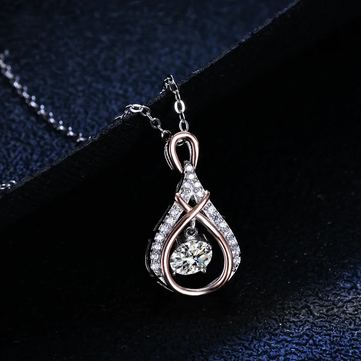 Luxury Platinum Pendant 0.5ct Moissanite Diamond Necklace Women's Smart Water Drop Beating Heart Clavicle Wedding Jewelry