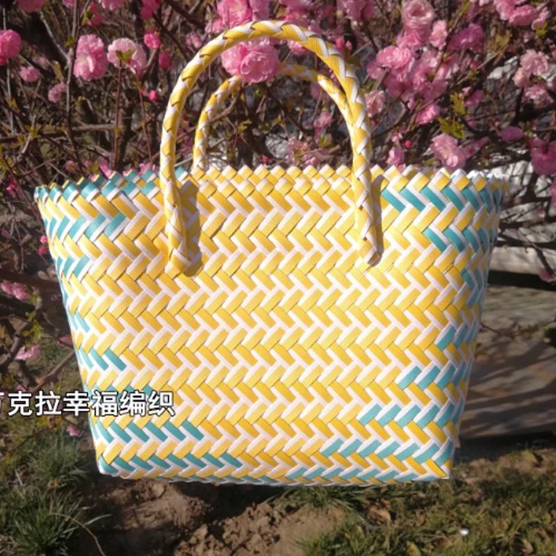 Design PVC Woven Women Bag Large Capacity Tote Women Handbag Hand Woven Color Contrast Beach Bag