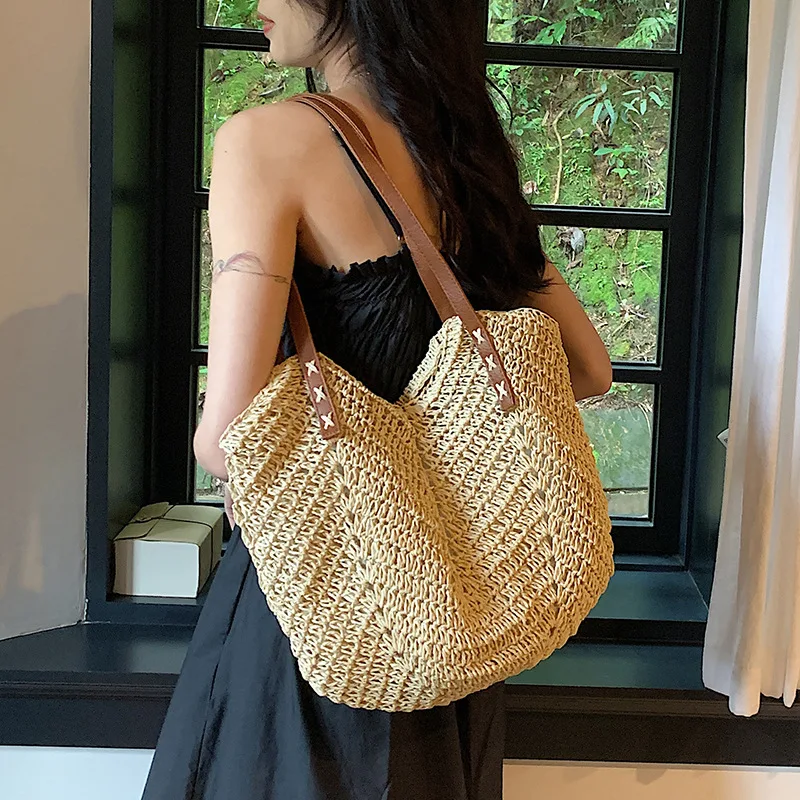 

Fashion Women's Hollow Natural Straw Braided Sea Beach Shoulder Bag,Elegant Summer Crochet Handbag with Medium Size in Offers