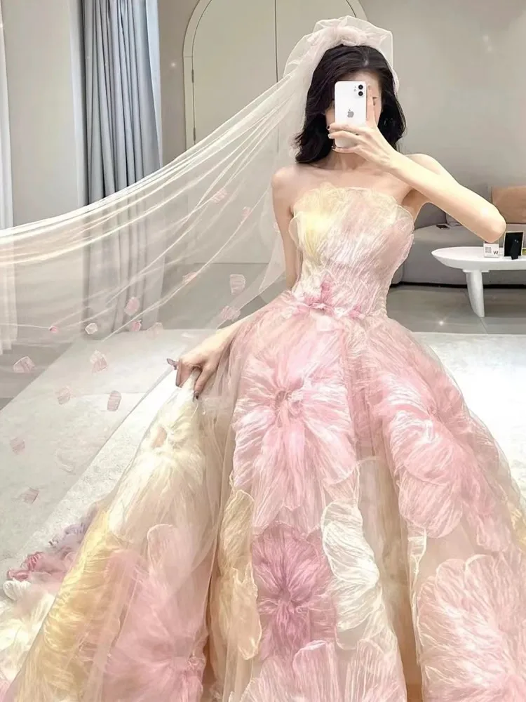 A new high-end custom-made host dress with floral stamen strapless design and light luxury tailing chiffon
