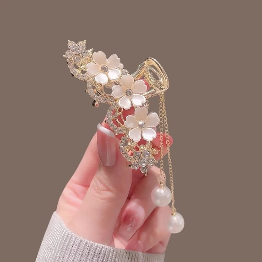 Fashion Pearl Jasmine Flower Tassel Claw Clip Diamond-encrusted Metal Shark Clip Hair Accessories Elegant Hair Claw