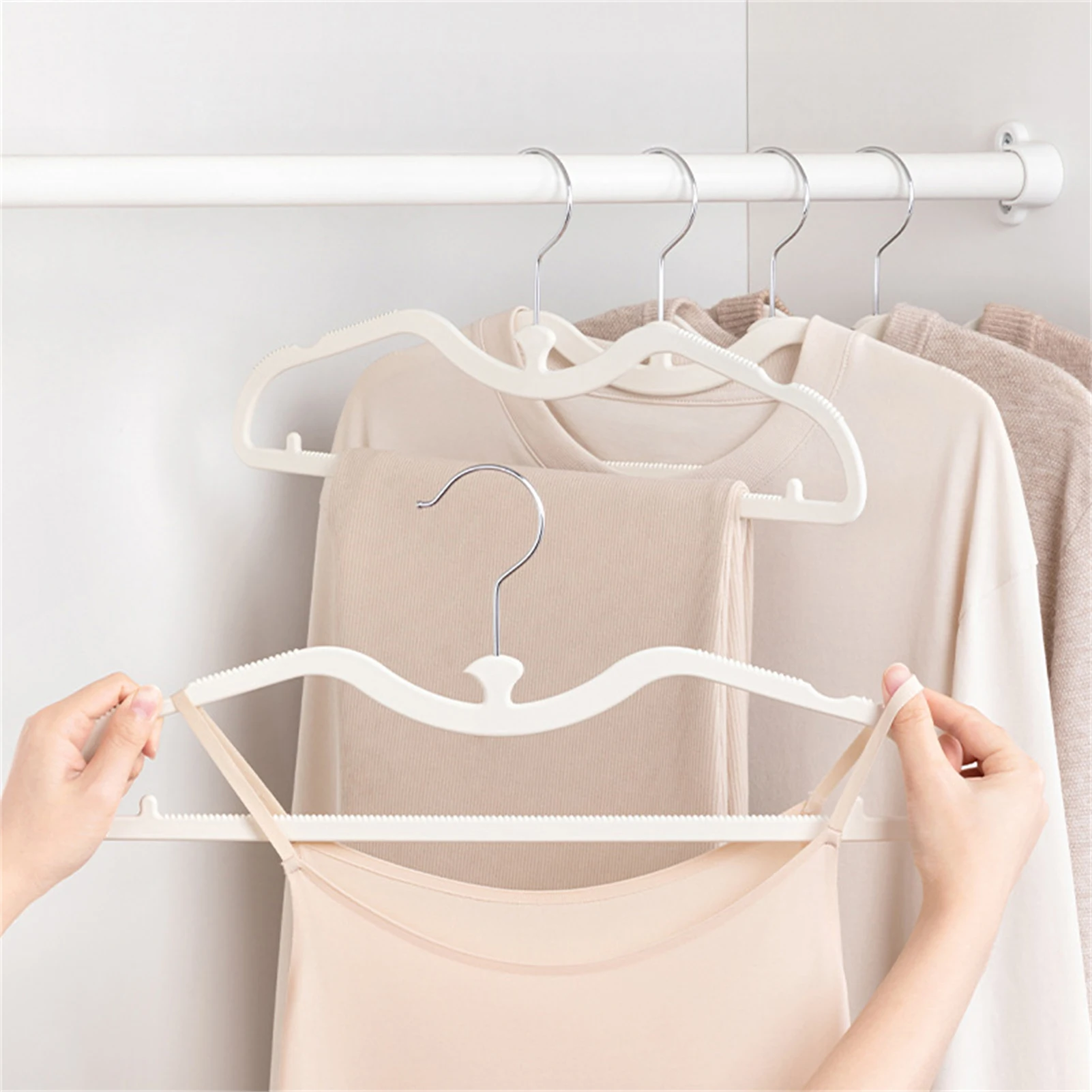 

5pcs Short Neck Rubber Paint Hanger Space Saving Non Slip Silicone Coat Hanger Anti Slip Liquid Silicone Clothes Hanger