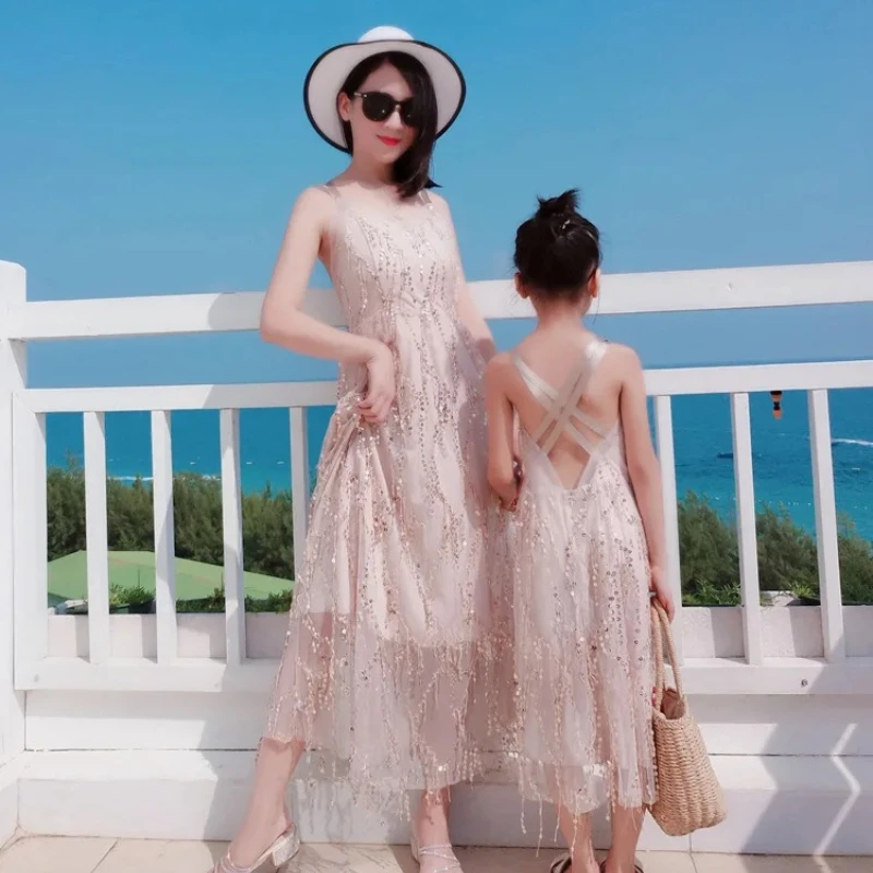 

Пляжная одежда для мамы и дочки, одинаковые наряды для отпуска, женское летнее платье, такие же платья, вечерние платья для мамы и маленьких девочек