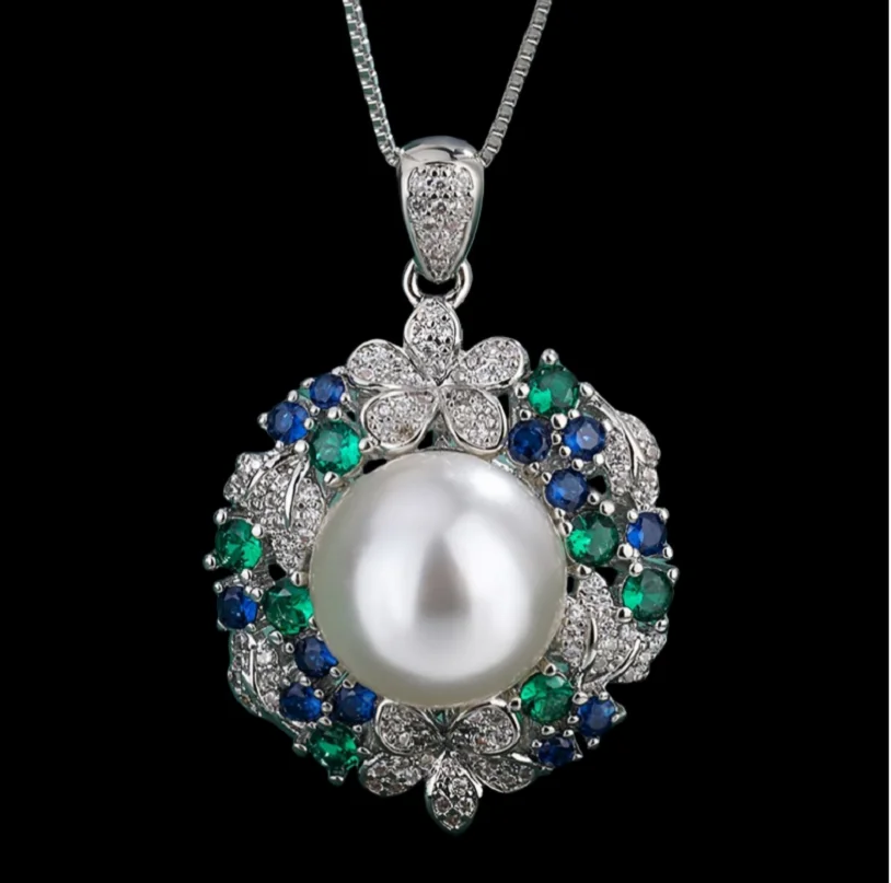 

Великолепный комплект серег-подвесок с белым КРУГЛЫМ жемчугом Южного моря диаметром 10–11 мм, 925 пробы.