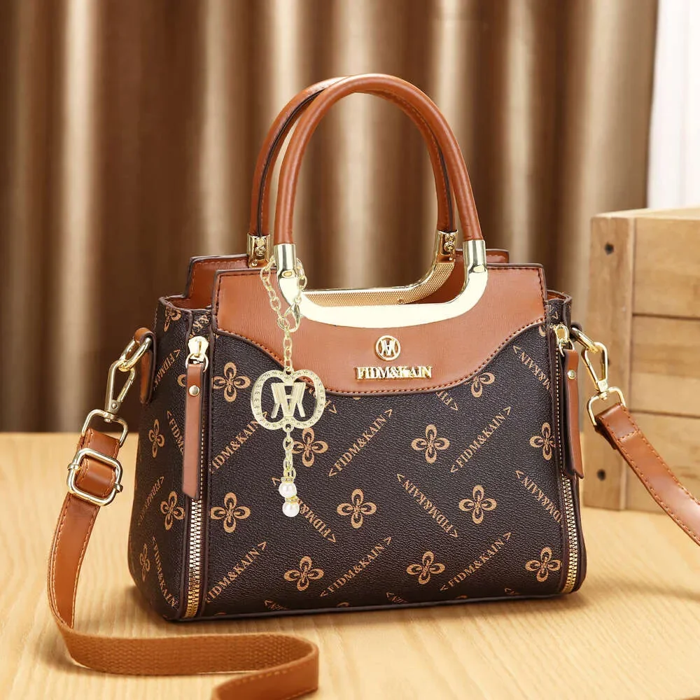 

2025 Designer Shoulder Tote Bags Women Fashion Casual Handbag Women Crossbody Underarm Totes Messenger Bag with Beads Metallic T