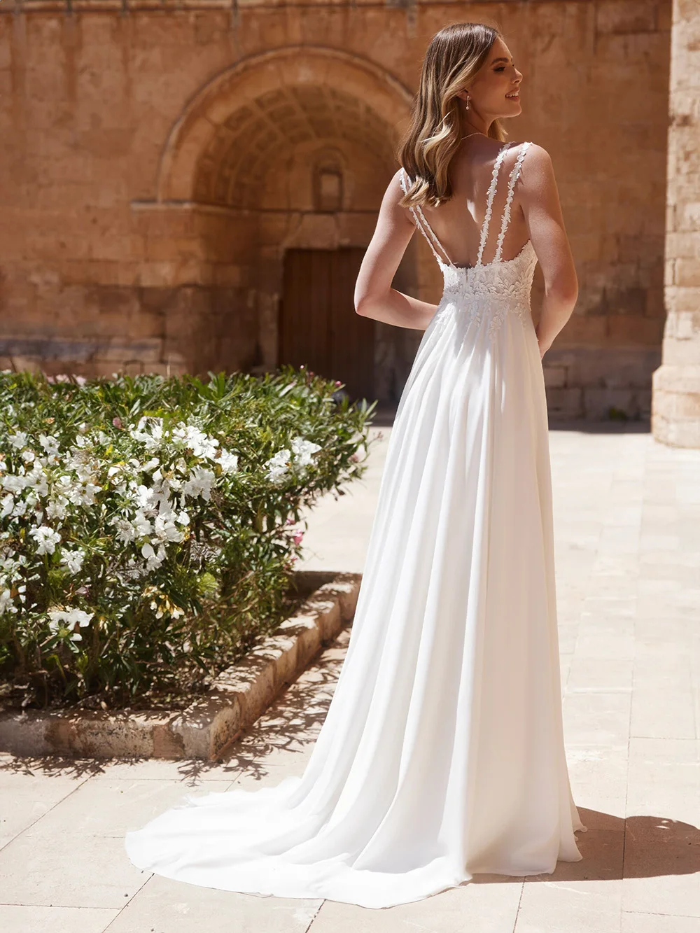 Boho Wedding Dresses 2026 Spaghetti Strap Lace V Neck Sexy Slit A-Line Bridal Gown Backless Tulle Brides Dresses Customized