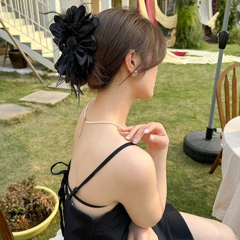 

Fashion Hair Accessories Black Feather Large Grab Clip Flower Hairpin Hair Volume Shark Clip
