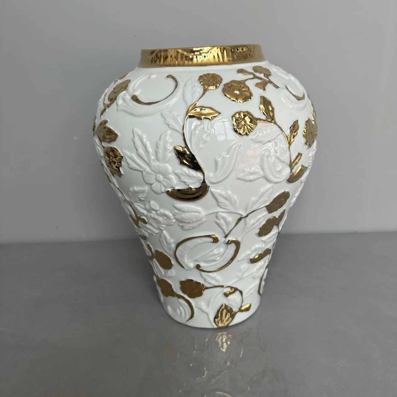 Light luxury European texture home decoration ornament ceramic general jar modern vase living room soft decoration porcelain