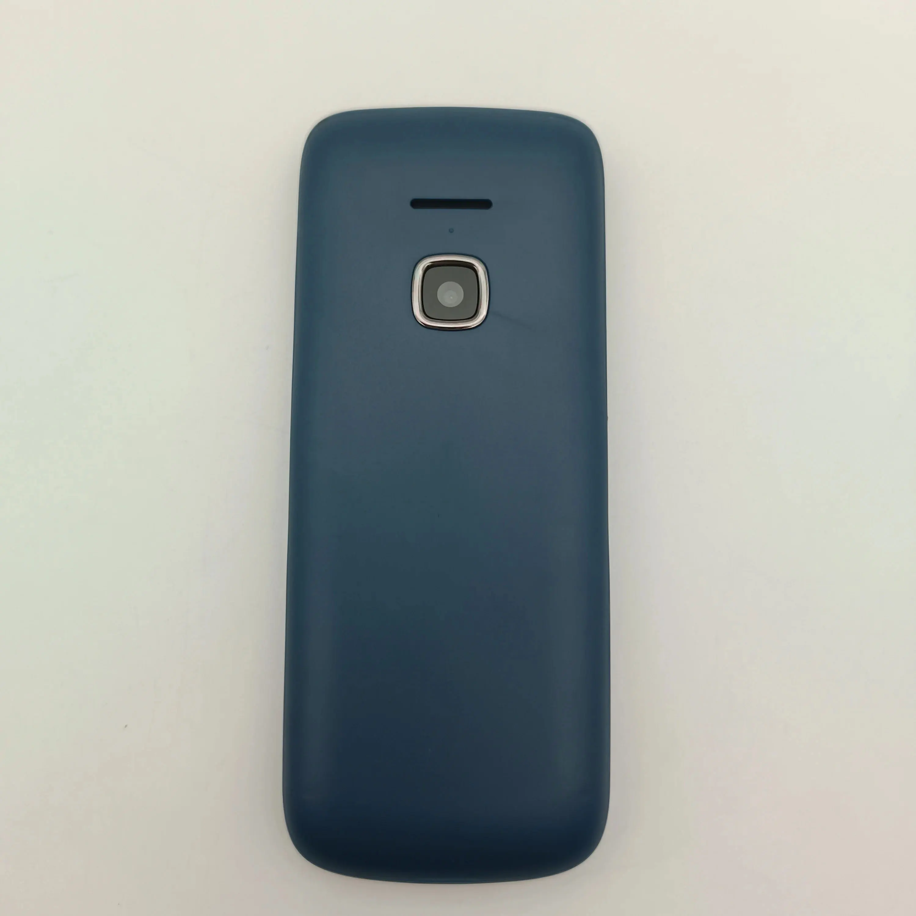 هاتف محمول أصلي 225 4G مصنوع في فنلندا يدعم اللغة الإنجليزية بحالة جيدة