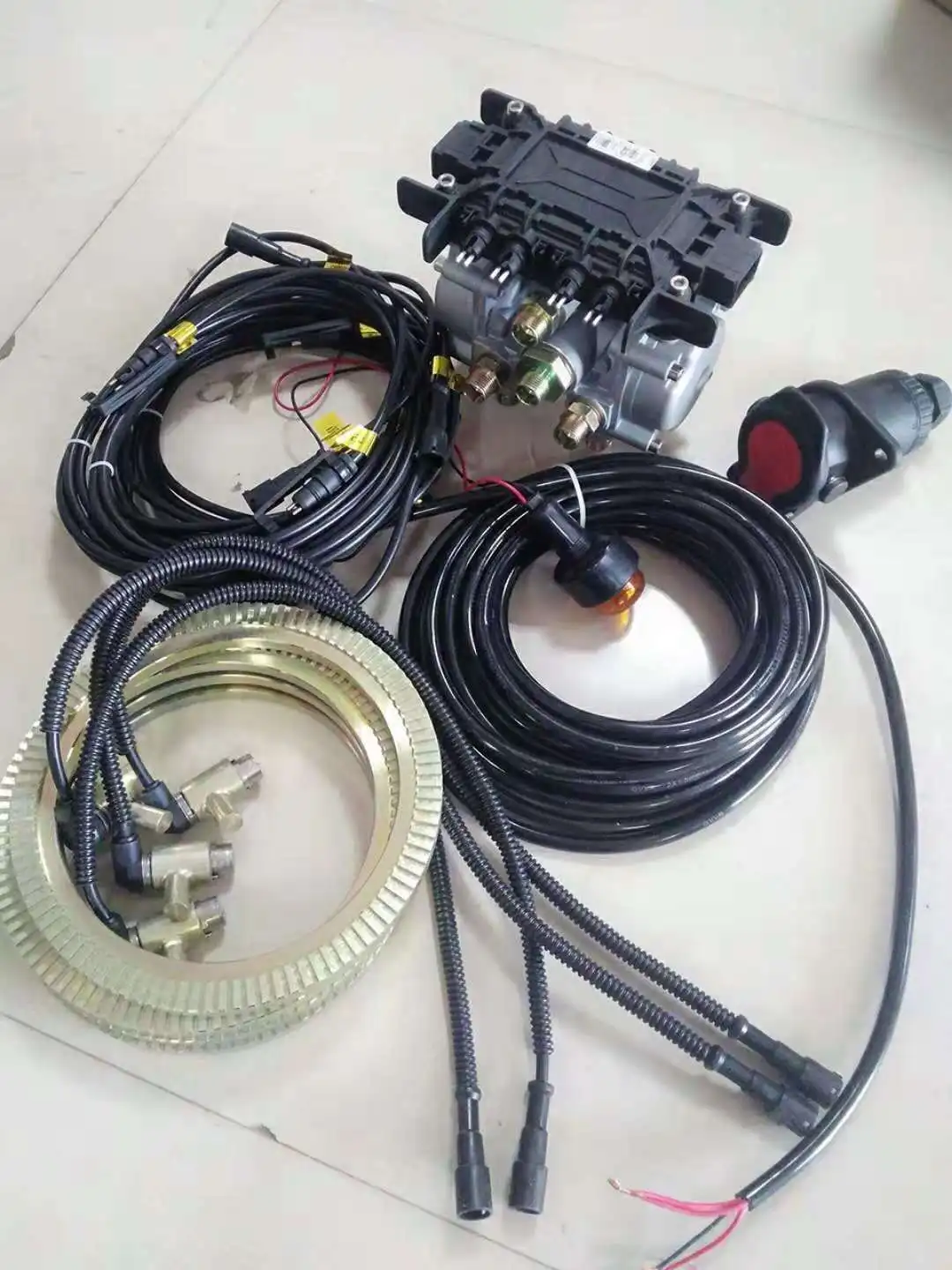LUEN 2S/2M ABS Brake System Parts EBS Electrical Control 4491731200 Auto Brake Parts for Trucks New Condition Truck Spare Parts