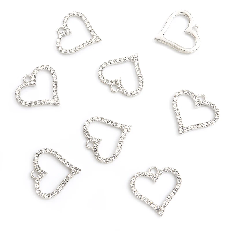 10pcs Shiny Hollow Love Heart Crystals Charm Trendy strass ciondolo in metallo per collana bracciale orecchini che fanno risultati fai da te