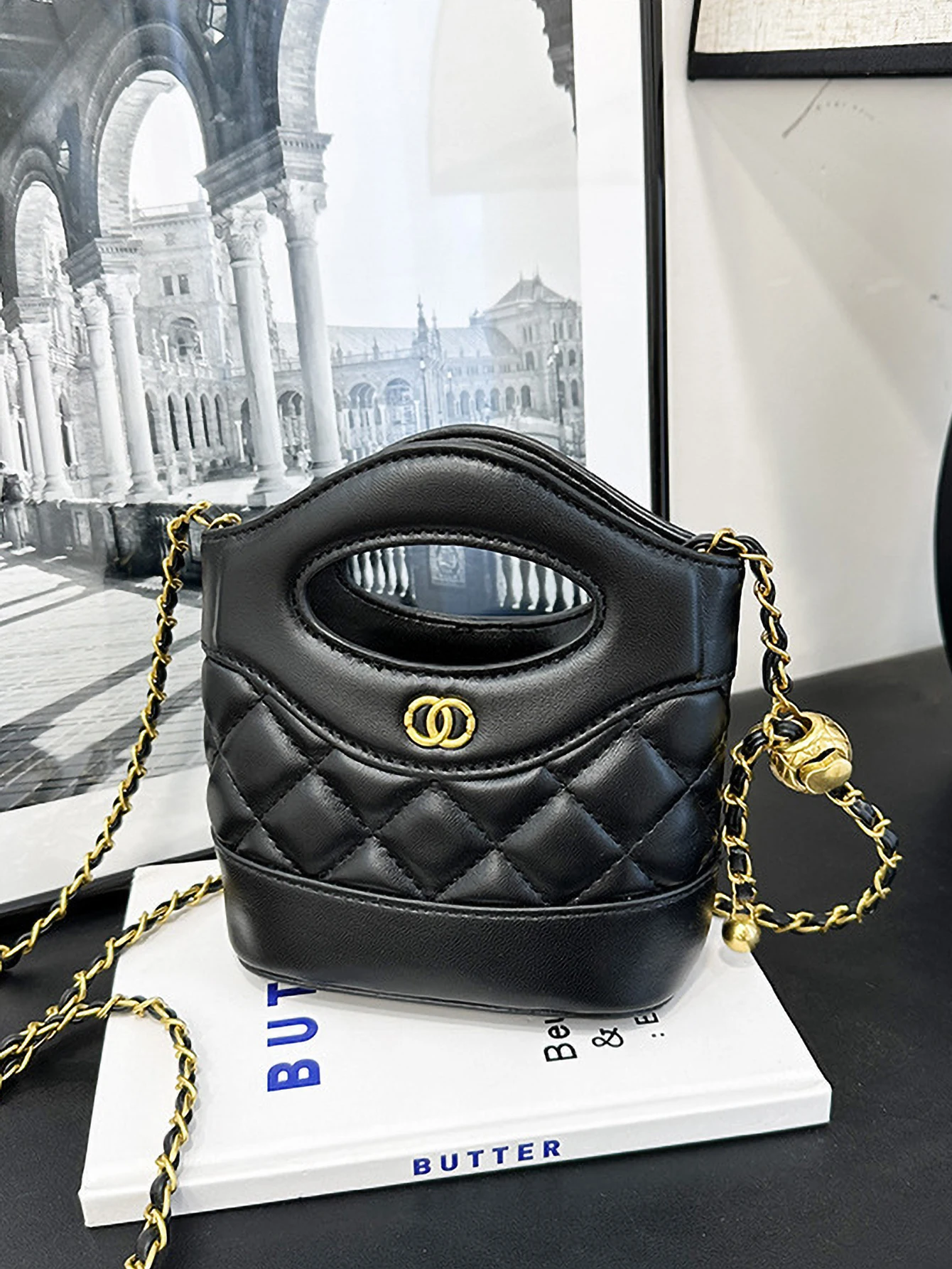 

2025 New Lingge Chain Shoulder Bag for Women's Fashion Handheld Bucket Bag