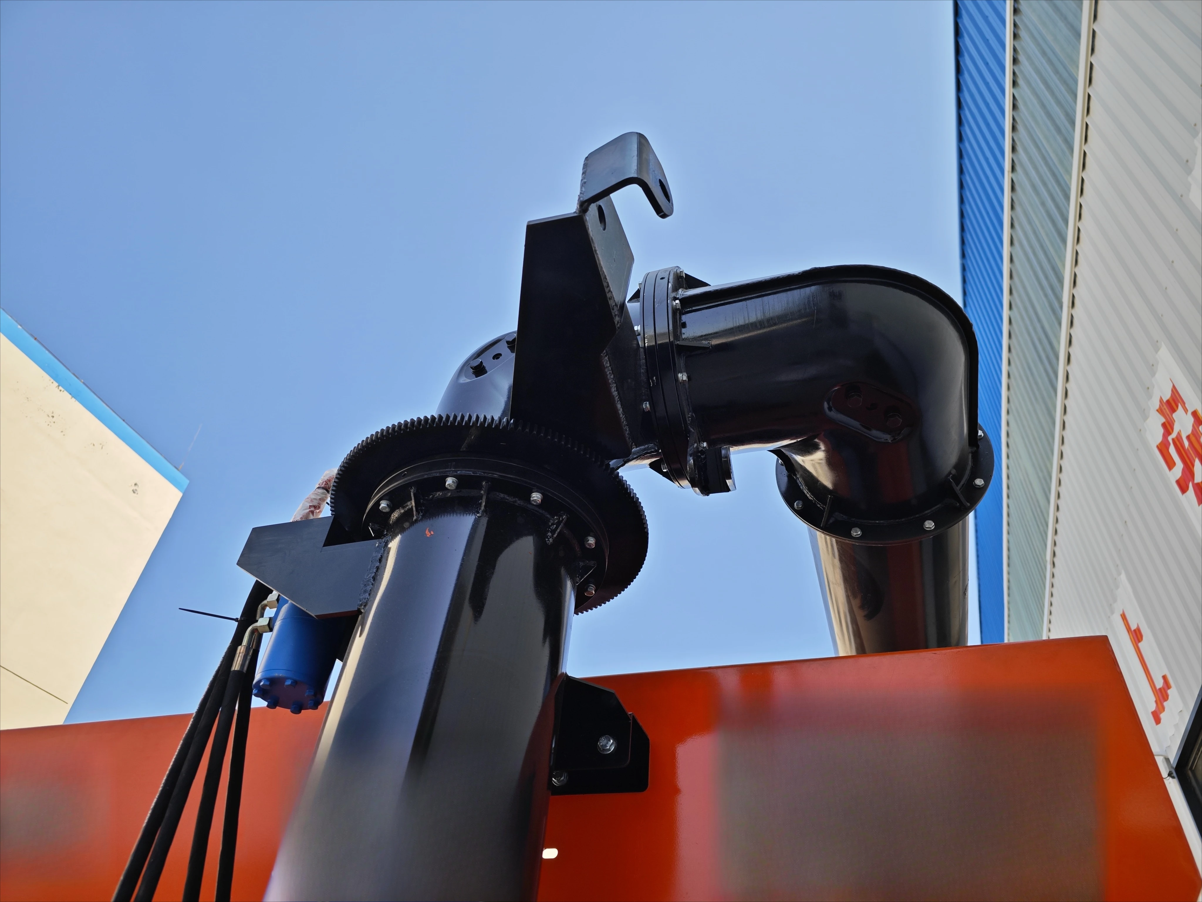 Factory Supply Tractor Trailed Grain Bin Carrier Chaser with Rotating Auger for Farm