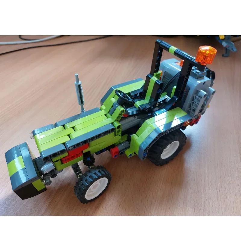 MOC-90775 Urban Farm Small Agricultural Tractor Building Block Model, 726Parts, Boys' Children's Birthday and Christmas Toy Gift