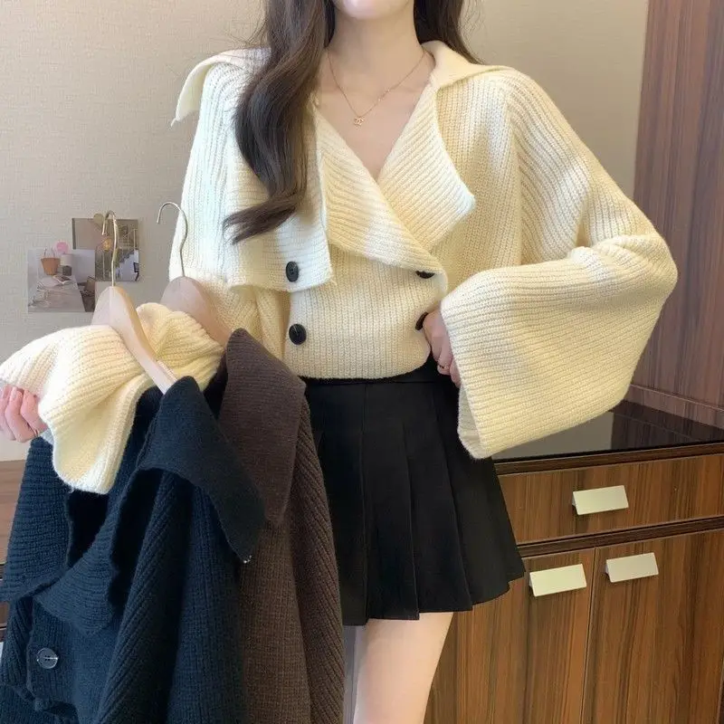 كسول نمط التلبيب شيك سترة بأكمام طويلة للنساء 2025 الخريف والشتاء قصيرة سترة مشغولة من الصوف قمة عصرية متعددة الاستخدامات