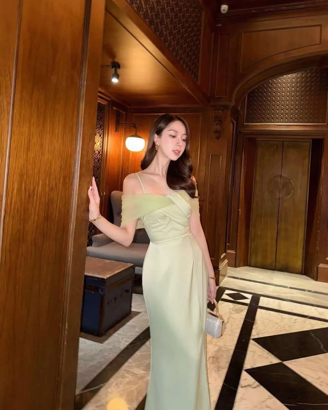 Dostosowane luksusowe satynowe proste suknie wieczorowe z odkrytymi ramionami bez ramiączek pół rękawy suknie na specjalne okazje Temper