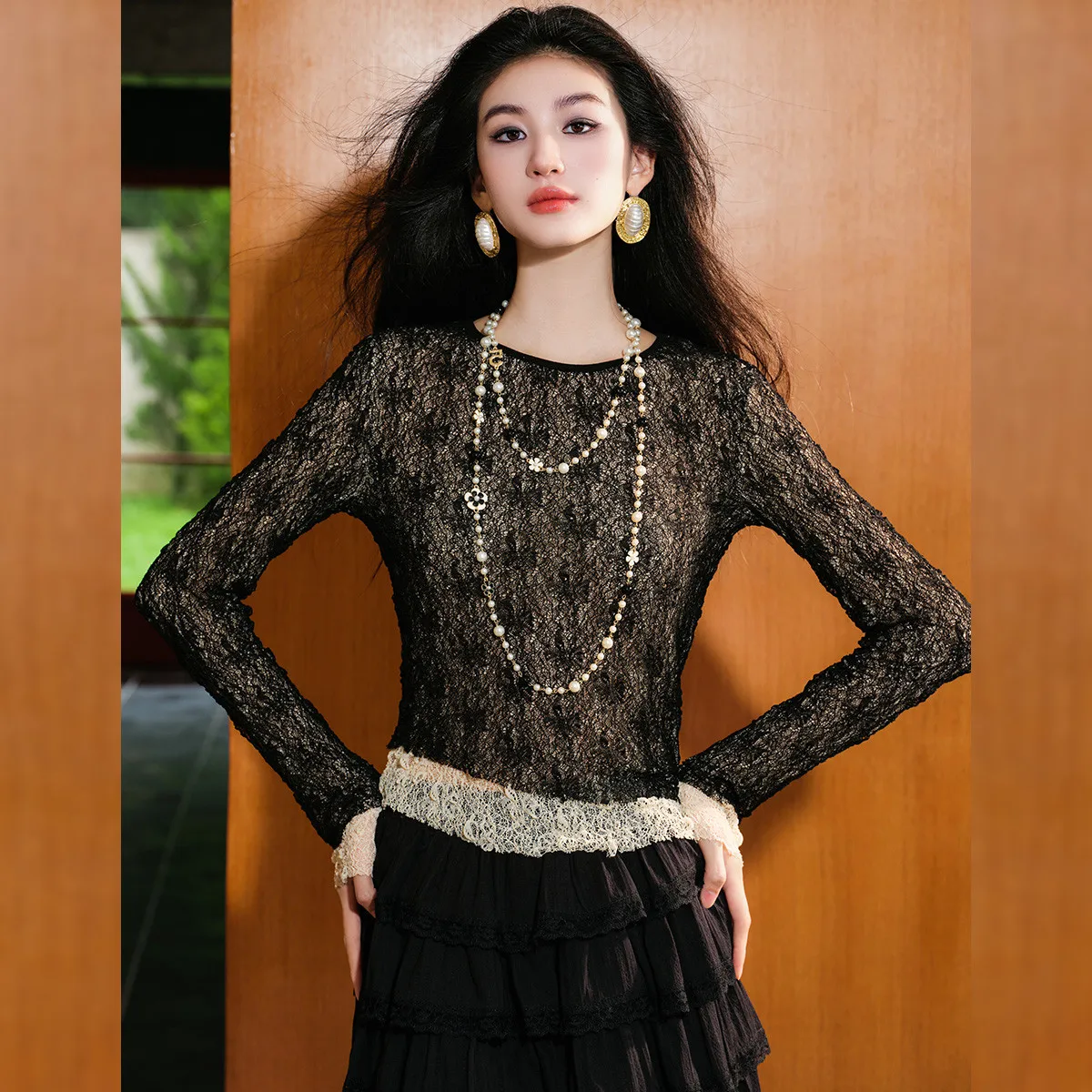 LOUIS YAO جديد الدانتيل متابعة الأزهار المرأة تي شيرت 2025 الخريف بلوزات أنيقة الجولة الرقبة بسط قليلا طويلة الأكمام تيز جديد