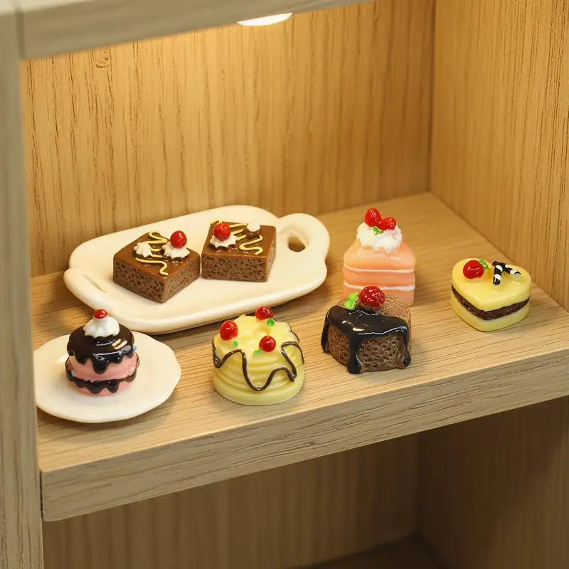 

Dollhouse Cupcake Set 6pcs Realistic Miniature Cakes for Creative Play and Decor