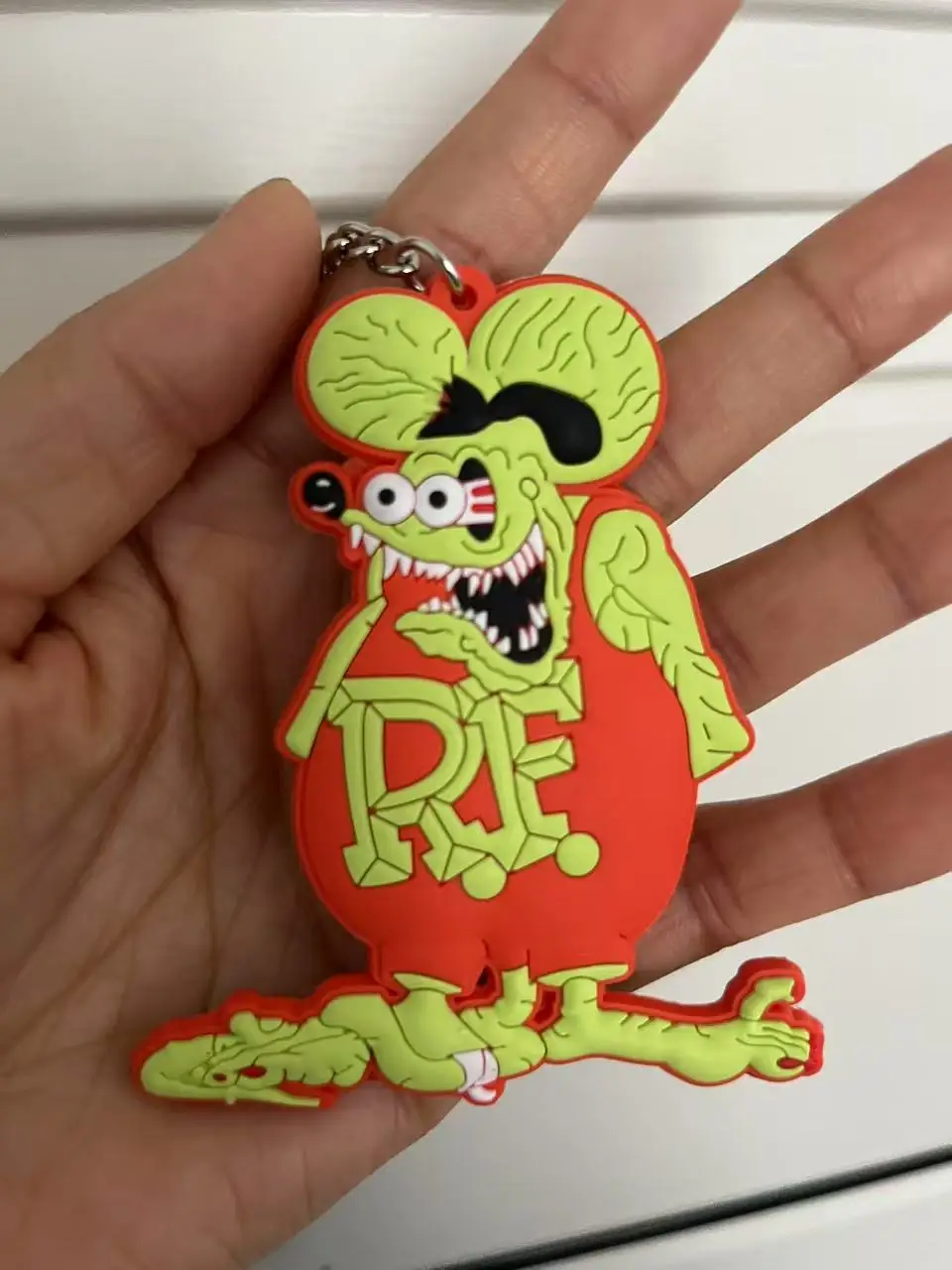 Llaveros de plástico para hombre, llaveros de pvc, RF, ratfink, rat, fink, mooneyes, venta al por mayor, 20 unidades por lote