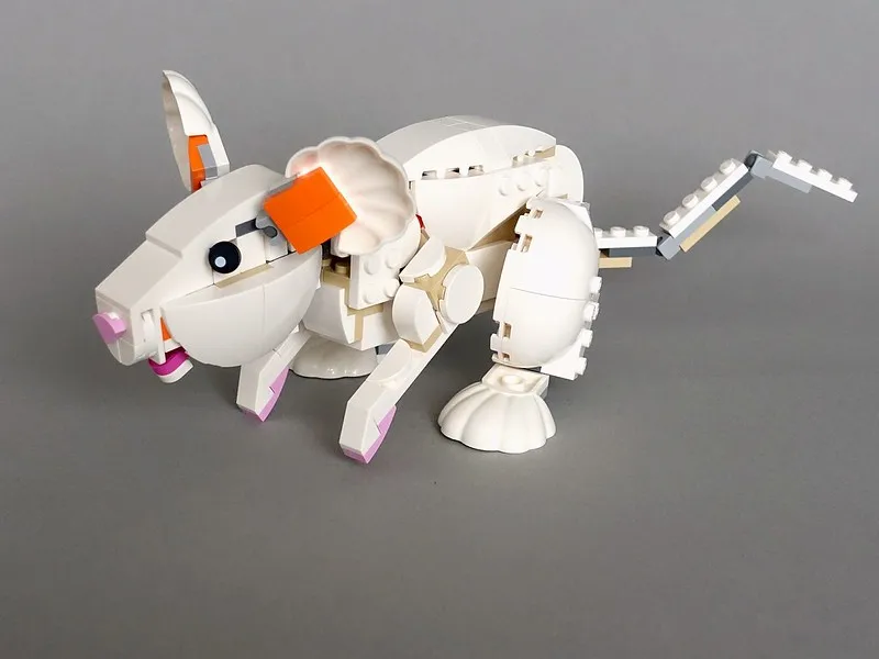 ชุดตัวต่อโมเดลหนูทดลองสีขาว MOC 201 ชิ้น ขายดี ของเล่นประกอบสำหรับเด็ก ของขวัญเซอร์ไพรส์เทศกาล