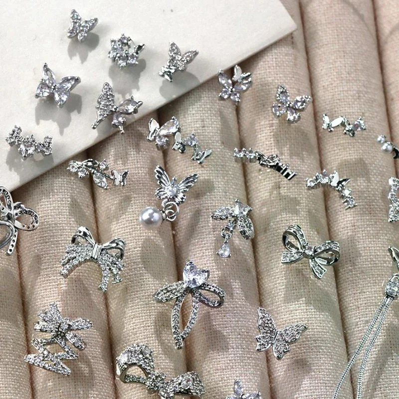 Nuevos accesorios para uñas con diamantes de imitación de circonio y mariposa, cadena de pajarita con diamantes de imitación brillantes, decoración de uñas francesa de lujo