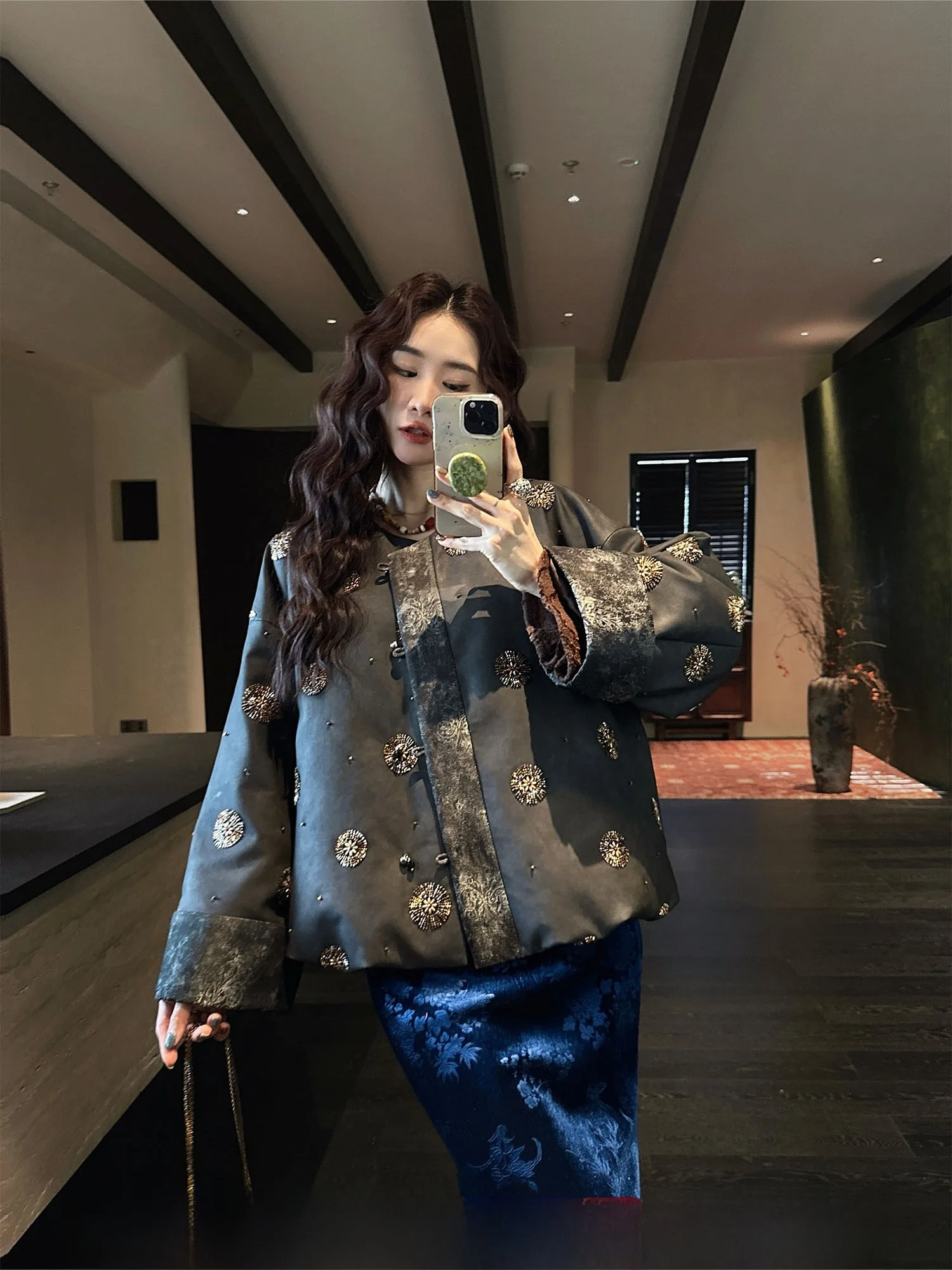 

Зимняя женская верхняя одежда Sanji Bla Flower: новая китайская стильная зимняя одежда с вышивкой и жемчугом, красивая зимняя одежда