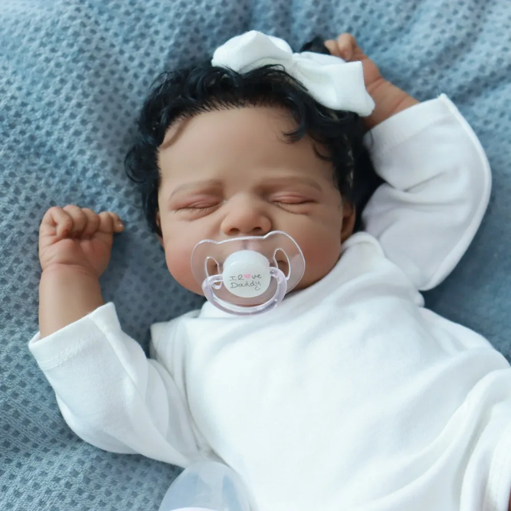 Bonecas reborn pretas, boneca realista de 18 espaços, olhos fechados, bonecas recém-nascidas realistas, corpo de pano macio para meninas